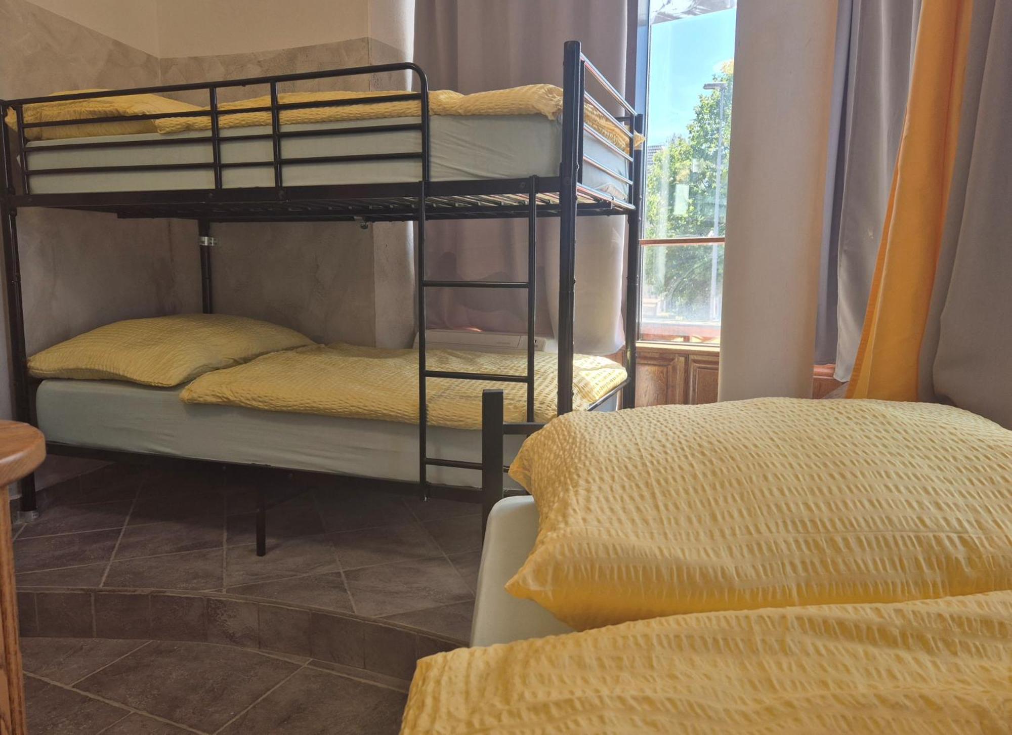 Bled Lesce Station Rooms And Beds Buitenkant foto