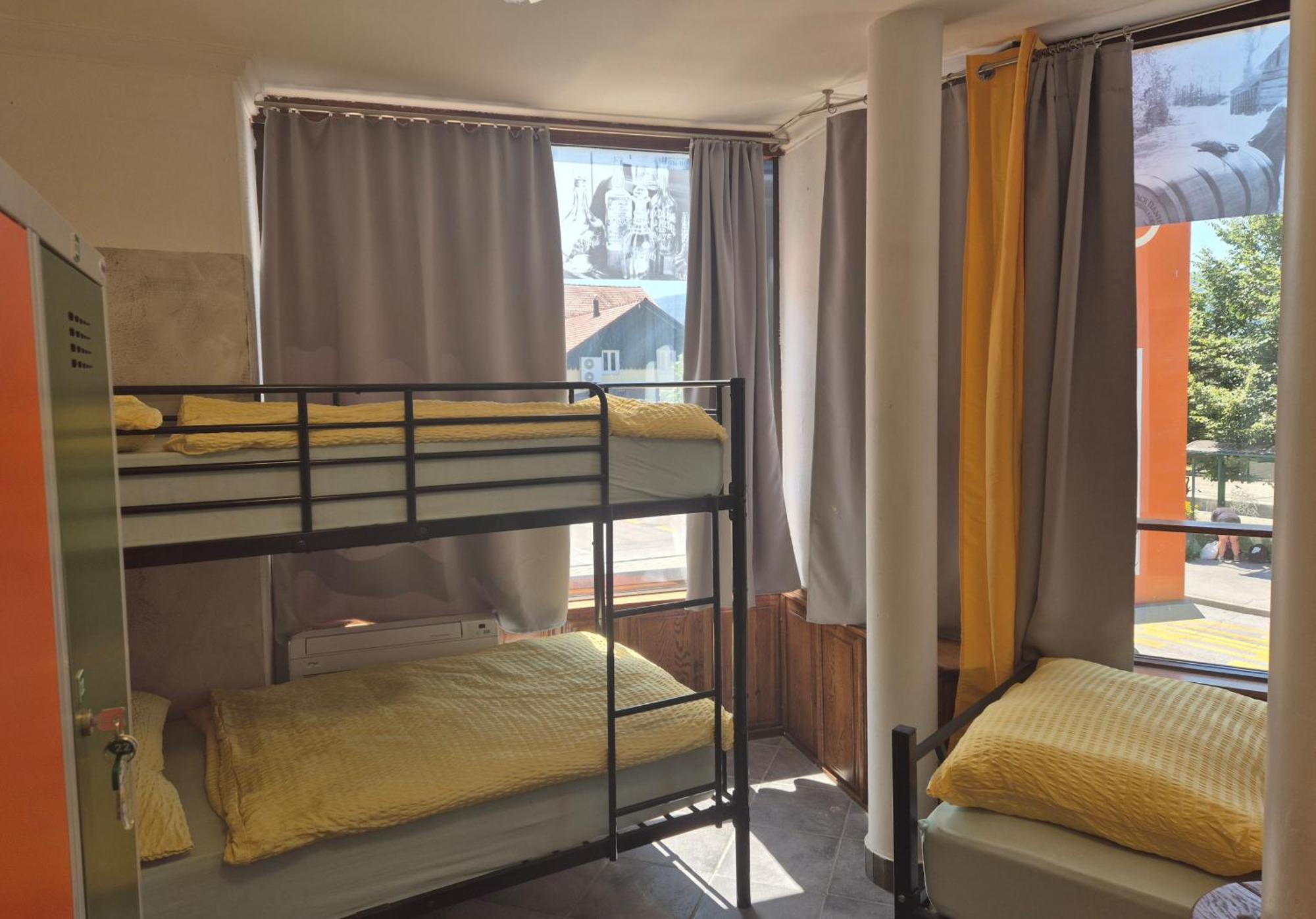 Bled Lesce Station Rooms And Beds Buitenkant foto